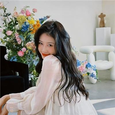 年轻女孩爱过来